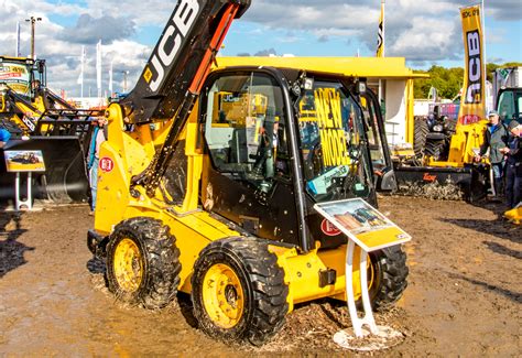 who makes jcb skid steers